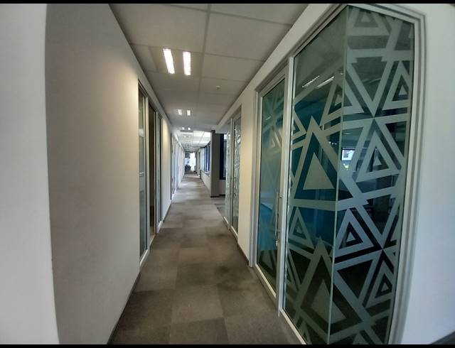 1,267M² OFFICE TO LET IN BRYANSTON